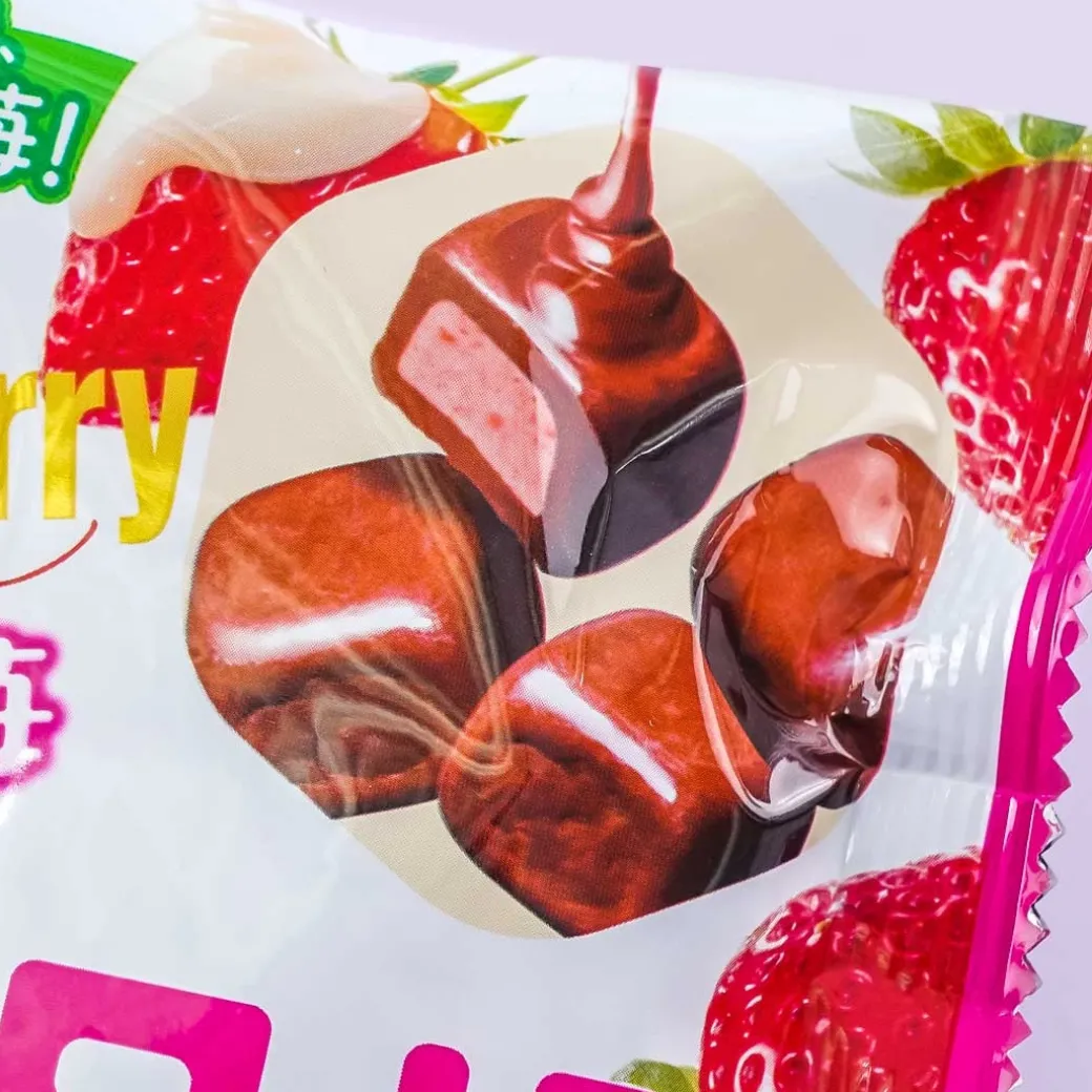 Meiji Cubie Strawberry Chocolate