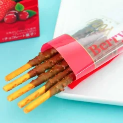 Pocky Biscuit Sticks - Berry Chocolate